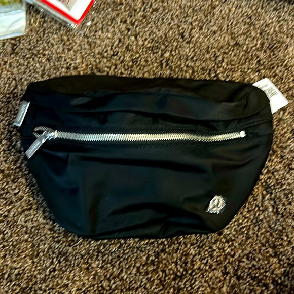 Lululemon City Adventure belt bag New! - Picture 2 of 6